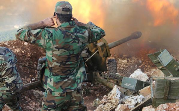 "Lực lượng chính phủ Damascus đã nã pháo về phía căn cứ của phiến quân HTS ở Nam Idlib. Ngoài ra, các tay súng phiến quân Jaysh al-Izza ở thị trấn Kafr Zita, Zakat và Al-Latamnah ở Bắc Hama cũng bị tấn công", hãng thông tấn SANA cho biết. Ảnh: Sputnik.