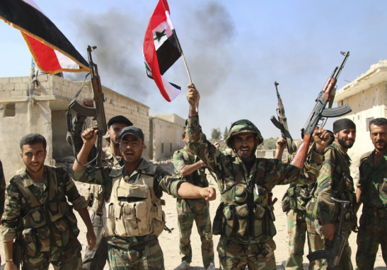 Trong diễn biến khác trên chiến trường Syria, tại Bắc Latakia, Quân đội Syria tăng cường sức mạnh các căn cứ quân sự gần biên giới với Thổ Nhĩ Kỳ nhằm đảm bảo an toàn trước cuộc tấn công của nhóm phiến quân do Ankara hậu thuẫn. Ảnh: AMN.