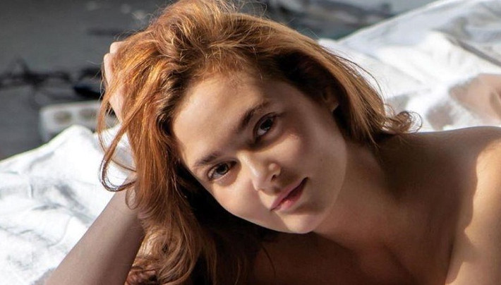Anna Anufrieva, 27 tuổi, viên chức Nga đến từ thành phố Tyumen, mới đây đăng tải bộ ảnh khỏa thân gợi cảm trên trang web của tạp chí Playboy Nga. Bộ ảnh nhanh chóng thu hút sự chú ý và nhận được 159 lượt thích, chỉ đứng sau Daria Vorontsova, người dẫn đầu với 171 lượt thích.