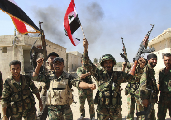Trong khi đó, các đơn vị pháo binh và tên lửa Syria đã tấn công phá huỷ căn cứ quân sự và hệ thống liên lạc của nhóm phiến quân ở thị trấn al-Latamineh, Kafar Zita, al-Zuka, al-Arbaeen, Sheikh Mustafa và Tal al-Sakhr ở Bắc Hama. Ảnh: AMN.