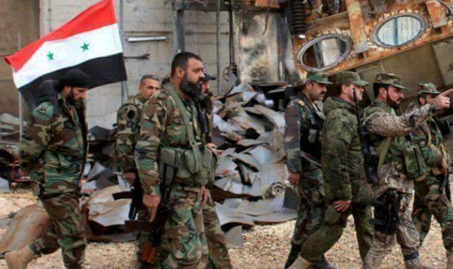 "Các cuộc giao tranh ác liệt giữa lực lượng chính phủ Damascus với các tay súng Jeish al-Izza, HTS và Ansar al-Tawhid tại thị trấn al-Hamamiat đã diễn ra. Cùng lúc, nhóm khủng bố cũng tấn công dữ dội căn cứ của Quân đội Syria ở Karnaz, Sheikh Hadid, Hamamiat và Saqilbieh. Tuy nhiên, cuộc tấn công đã bị đẩy lui và nhóm phiến quân hứng chịu tổn thất nặng nề", nguồn tin cho biết. Ảnh: AMN.