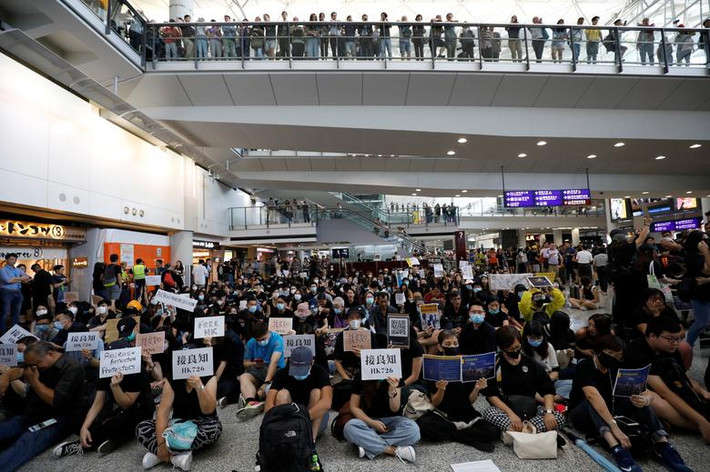 Người phát ngôn của sân bay Hong Kong cho hay, mọi hoạt động tại phi trường này vẫn diễn ra bình thường và không bị ảnh hưởng vì biểu tình.