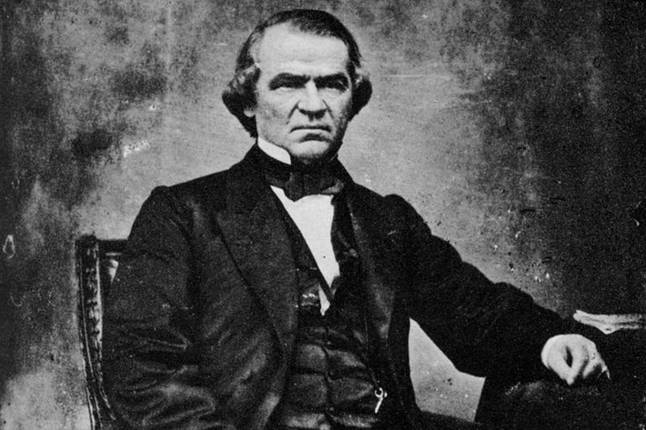 Tổng thống đầu tiên trong lịch sử Mỹ bị luận tội là ông Andrew Johnson của Đảng Dân chủ. Ông Johnson bị cáo buộc lạm quyền, vi phạm pháp luật khi sa thải Bộ trưởng Chiến tranh khi đó là Edwin Stanton. Ảnh: TC.
