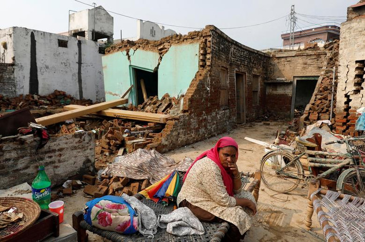 Giới chức Pakistan cho biết, con số thương vong có thể tiếp tục tăng do một số người vẫn bị mắc kẹt dưới đống đổ nát.