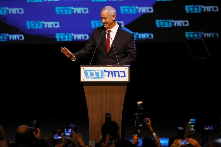 Hai đảng lớn nhất cạnh tranh trong cuộc bầu cử Israel là Đảng Likud do Thủ tướng Benjamin Netanyahu làm Chủ tịch và Đảng Liên minh Xanh-Trắng do cựu Tổng Tham mưu trưởng quân đội Benny-Gantz (ảnh) đứng đầu.