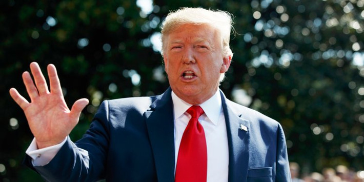 Mặc dù ông Trump không đề cập đến hình phạt đối với người này nhưng tội phản quốc có thể bị xử tử hình. Ảnh: BI.