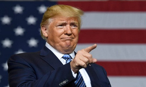Theo New York Times và Los Angeles, Tổng thống Trump cho rằng người tố giác về cuộc điện đàm giữa ông và Tổng thống Ukraine Volodymyr Zelensky hồi tháng 7 vừa qua là "một gián điệp" và có thể phạm tội phản quốc. Ảnh: USA Today. 