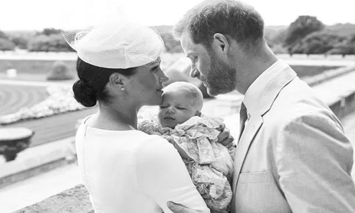 Được biết, Archie có nghĩa là "dũng cảm", tên đệm Harrison có nghĩa là "con trai của Harry", còn Mountbatten-Windsor là họ được sử dụng bởi một số hậu duệ của Nữ hoàng Elizabeth II và Hoàng thân Philip.