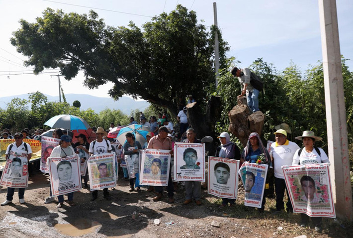 Tổng thống đương nhiệm của Mexico, Andrés Manuel López Obrador, đã thành lập ủy ban mới để tiến hành điều tra từ đầu. Trong một cuộc họp báo mới đây, ông cho biết điều này sẽ "chữa lành vết thương của tất cả chúng ta". Ông kêu gọi bất cứ ai từng dính líu đến vụ mất tích đứng dậy và "tin vào sự bảo vệ của chính phủ".