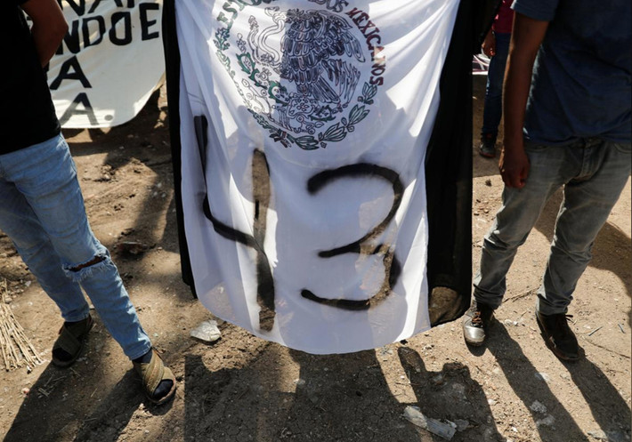 "5 năm sau khi 43 sinh viên trẻ mất tích tại Ayotzinapa, chính quyền Mexico vẫn còn khoản nợ lớn đối với các nạn nhân, gia đình và xã hội của họ trong việc bảo đảm quyền của họ đối với sự thật, công lý và bồi thường cho sự tổn hại", Giám đốc điều hành của Tổ chức Ân xá Quốc tế Mexico, Tania Reneaum Panszi, cho biết trong tuần này.