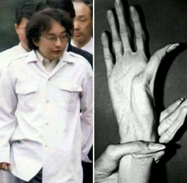 Tsutomu Miyazaki, kẻ sát nhân bệnh hoạn nhất Nhật Bản, sinh ngày 21/8/1962 tại Itsukaichi, Tokyo. Tuổi thơ của Miyazaki lẽ ra cũng như bao đứa trẻ khác, nhưng đôi bàn tay dị dạng bẩm sinh khiến y trở nên bị cô lập, sống khép kín và từng có ý định tự tử. Ảnh: Reddit.