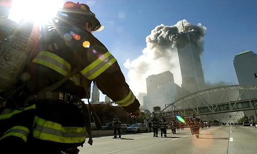 Theo Business Insider, The Wall Street Journal ngày 12/9 đưa tin, Bộ Tư pháp Mỹ sẽ cung cấp danh tính của một quan chức Saudi Arabia, người được cho là đã hỗ trợ những kẻ không tặc trong vụ khủng bố 11/9/2001, cho gia đình các nạn nhân vụ tấn công kinh hoàng 18 năm trước. Ảnh: Getty.