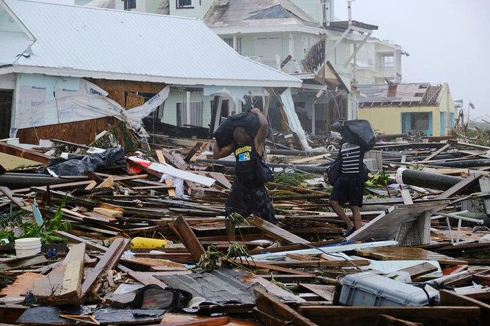 Công tác khắc phục hậu quả sau bão đang diễn ra khẩn trương. Ảnh: Reuters.