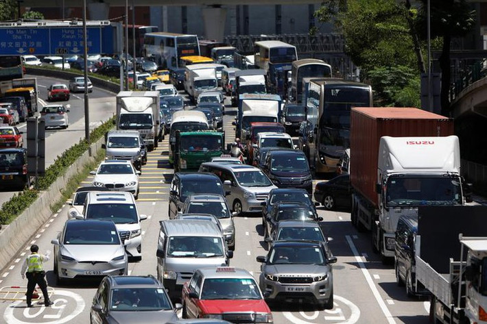 Một cuộc đình công lớn đã diễn ra tại Hong Kong ngày 5/8, làm tê liệt hệ thống giao thông và khiến hơn 200 chuyến bay bị hủy bỏ. Đặc khu trưởng Hong Kong Lâm Trịnh Nguyệt Nga sau đó lên tiếng chỉ trích người biểu tình, cho rằng họ đang đẩy trung tâm tài chính quốc tế này vào tình thế rất nguy hiểm. Ảnh: Reuters.