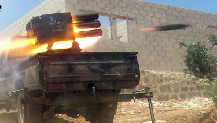 Tuy nhiên, các tay súng phiến quân từng đầu hàng Quân đội Syria đã nối lại hoạt động chống chính phủ Damascus, tiến hành các cuộc tấn công chính xác và có hệ thống nhằm vào lực lượng an ninh Syria trên khắp Daraa. Ảnh: SF.