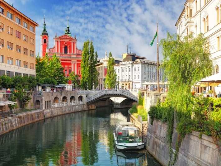 Ở đất nước Slovenia, du khách có nhiều lựa chọn về chỗ ở, đồ ăn, thức uống chất lượng với mức giá phải chăng.
