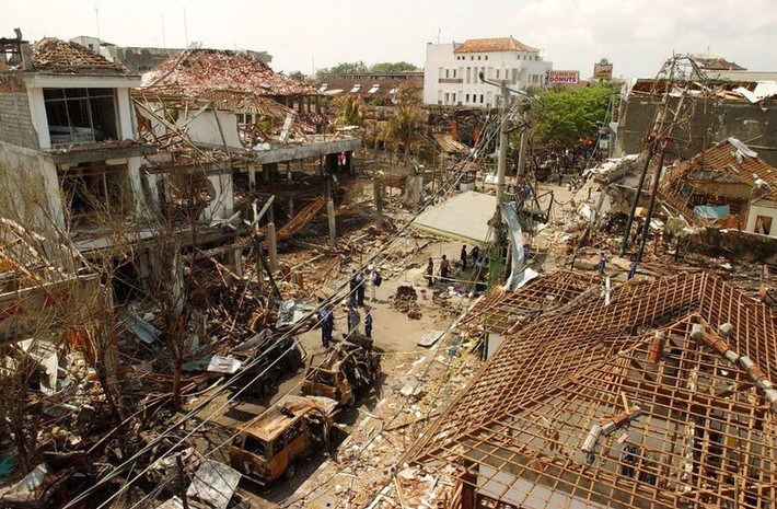 Tiếp đến, tháng 10/2002, Mohammed lại "nhúng tay" vào vụ đánh bom ở câu lạc bộ Bali, Indonesia, khiến hơn 200 người thiệt mạng. Ảnh: AAP.