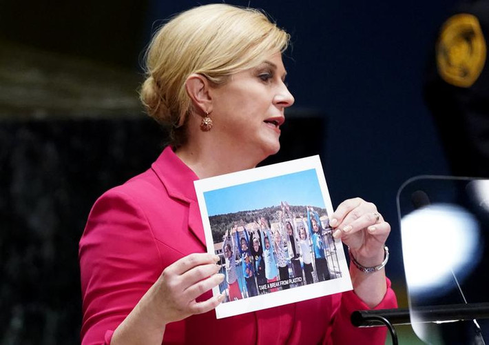 Tổng thống Croatia Kolinda Grabar-Kitarovic tới dự phiên họp.