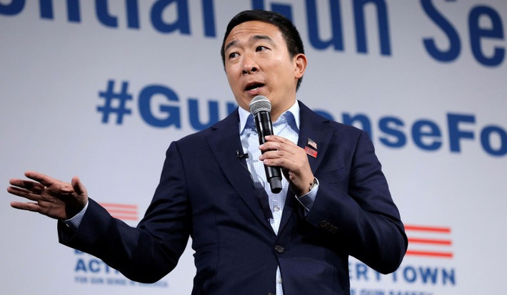 Có thể nói, các ý tưởng gây tranh cãi của ứng viên Andrew Yang giúp ông ngày càng thu hút sự quan tâm của cử tri trong nước. Ảnh: NR.