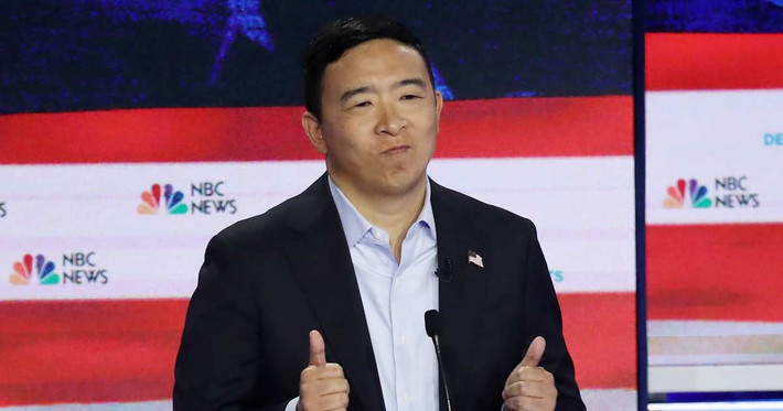 Năm 2011, ông Yang thành lập Venture for America - một tổ chức đào tạo doanh nhân có trụ sở tại New York. Năm 2015, ông được chính quyền cựu Tổng thống Barack Obama bổ nhiệm làm "Đại sứ của Tổng thống về Khởi nghiệp Toàn cầu". Ảnh: NYM.