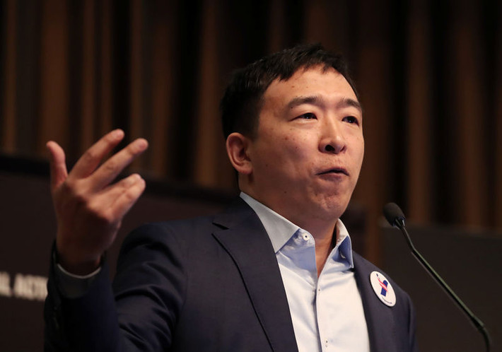Ứng viên Andrew Yang sinh ngày 13/1/1975 tại Schenectady, New York, (Mỹ) trong một gia đình nhập cư từ Đài Loan (Trung Quốc). Ảnh: Investing.