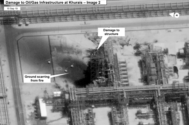 “Nguồn cung cấp dầu mỏ của Saudi Arabia bị tấn công. Có lý do để tin rằng chúng tôi biết về thủ phạm. Lực lượng Mỹ trong tư thế 'đạn đã lên nòng' và chúng tôi chỉ chờ có sự xác nhận. Chúng tôi đang chờ thông tin từ Saudi Arabia về việc họ tin ai là thủ phạm và chúng tôi sẽ hành động trong điều kiện như thế nào”, ông Trump viết trên Twitter. Ảnh: AP.