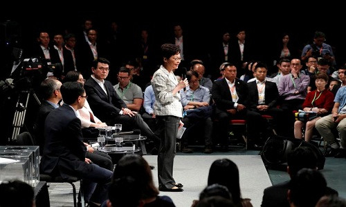 "Sự kiện này không phải chỉ nhằm mục đích đối thoại và cũng không phải là chiến thuật trong quan hệ với công chúng, mà là để tìm kiếm sự thay đổi hướng tới cải thiện xã hội Hong Kong", bà Lâm phát biểu tại buổi "Đối thoại cộng đồng".