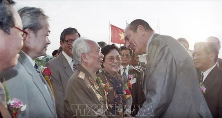 Tổng thống Pháp Chirac gặp Đại tướng Võ Nguyên Giáp trong chuyến thăm Việt Nam năm 1997. Ảnh: Cao Phong - TTXVN.