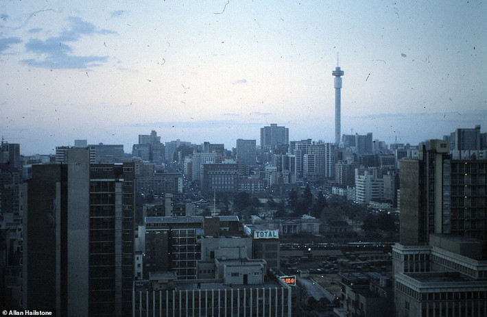 Tháp Hillbrown ở Johannesburg, Nam Phi, nhìn từ xa ngày 22/8/1970.