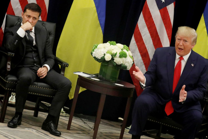 Trong cuộc điện đàm, Tổng thống Trump đã hối thúc Tổng thống Ukraine Zelensky mở cuộc điều tra (tham nhũng) nhằm vào ông Joe Biden, hiện là ứng viên hàng đầu của Đảng Dân chủ tham gia cuộc đua vào Nhà Trắng năm 2020, và con trai ông là Hunter Biden. Ảnh: YN.