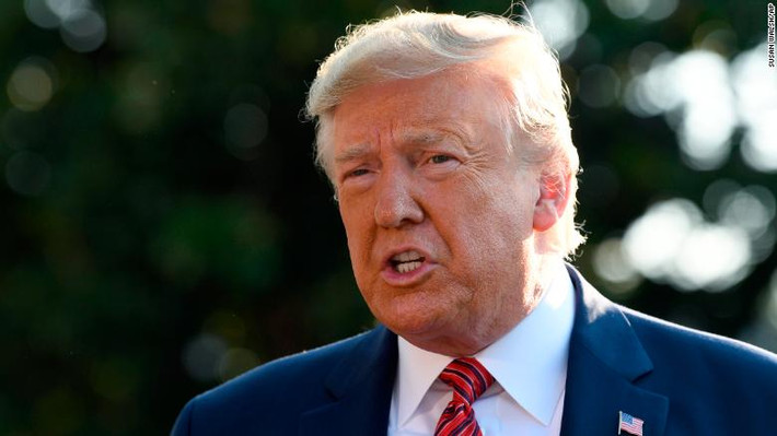 Về phần mình, Tổng thống Trump khẳng định, cuộc điện đàm hồi tháng 7 vừa qua giữa ông và nhà lãnh đạo Ukraine là “rất thân thiện, hoàn toàn phù hợp” và ông đã không gây bất cứ áp lực nào đối với Tổng thống Zelensky. Ảnh: CNN.