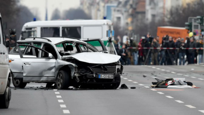 Được biết, vụ nổ xảy ra trên một con đường rộng ở quận Charlottenburg, phía đông thủ đô Berlin. Khi đó, chiếc ô tô đang trên đường tới trung tâm thành phố.