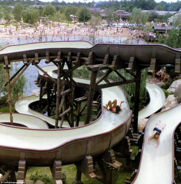 Công viên nước River Country đông đúc hồi còn mở cửa.