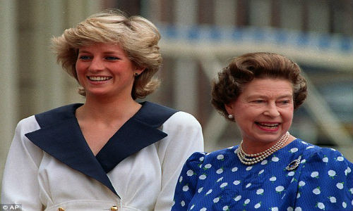 Nữ hoàng Anh từng đề nghị em gái là Công chúa Margaret bảo vệ Công nương Diana.