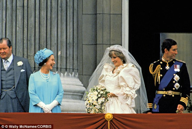 Đám cưới của Công nương Diana và Thái tử Charles, con trai của Nữ hoàng Anh Elizabeth II được tổ chức vào năm 1981. Khi đó, mối quan hệ mẹ chồng nàng dâu của họ dường như không mấy tốt đẹp.