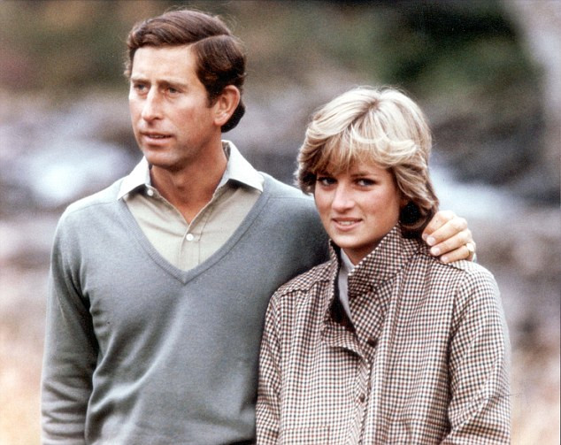 Thái tử Charles và Công nương Diana ly thân năm 1992 và họ ly hôn năm 1996.