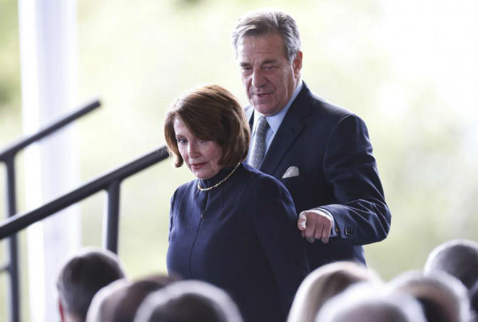Cựu Chủ tịch Hạ viện Mỹ Nancy Pelosi cùng chồng, Paul.
