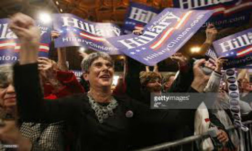 Những người ủng hộ bà Clinton không giấu nổi niềm hạnh phúc.