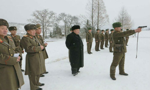 Nhà lãnh đạo Kim thanh sát đơn vị 1313 thuộc KPA. Ảnh do KCNA đăng tải ngày 5/12/2014.