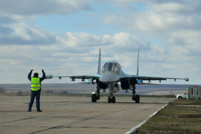 Nhóm máy bay ném bom Su-34 đầu tiên từ Syria hạ cánh xuống gần Voronezh.