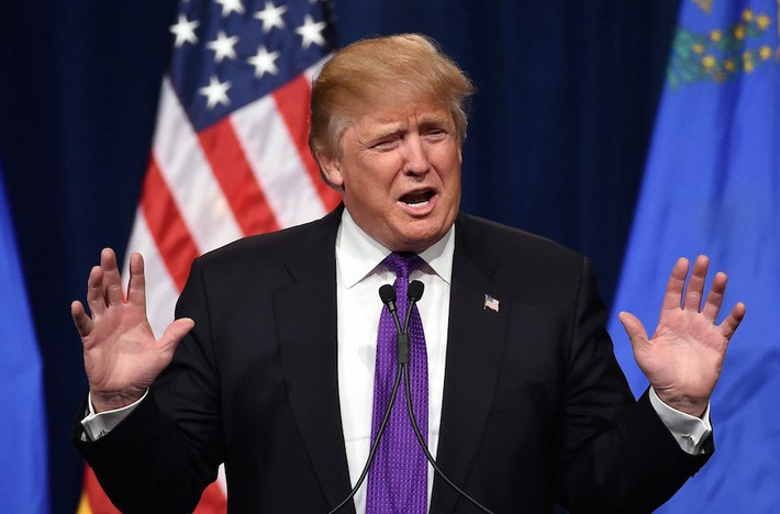 Tỷ phú Trump cho rằng “Khái niệm về sự ấm lên toàn cầu do người Trung Quốc đưa ra nhằm làm cho hoạt động sản xuất của Mỹ mất tính cạnh tranh”.
