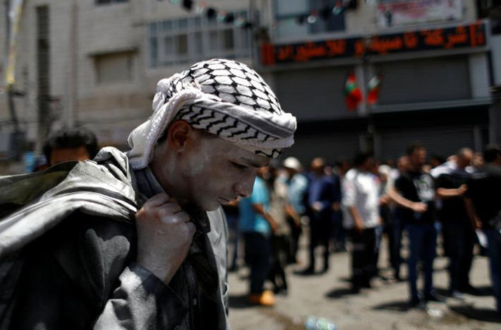 Một người đàn ông Palestine tham gia cuộc tuần hành kỷ niệm 69 năm ngày Nakba ở thành phố Rahmallah, Bờ Tây.