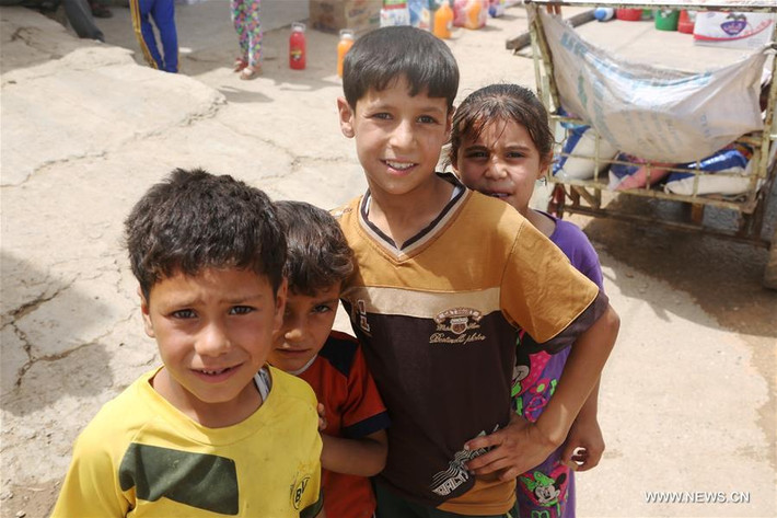 Nụ cười của những em nhỏ khi trở về quê nhà được giải phóng khỏi IS ở Tây Mosul ngày 11/5. Ảnh: THX.