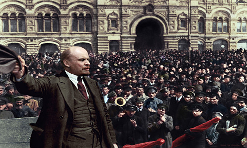 Lãnh tụ Lenin phát biểu trước đám đông ở Quảng trường Đỏ, thủ đô Moscow, Nga, ngày 25/5/1919. Ảnh: ER.