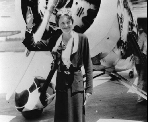 Năm 1928, Earhart trở thành người phụ nữ đầu tiên bay qua Đại Tây Dương với vai trò là một hành khách. Ảnh: ATI.
