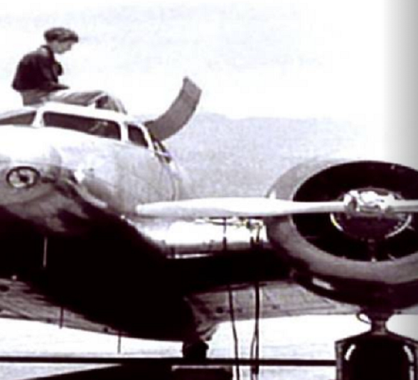 Năm 1932, Amelia Earhart trở thành người phụ nữ đầu tiên một mình điều khiển máy bay băng qua Đại Tây Dương. Ảnh: ATI.