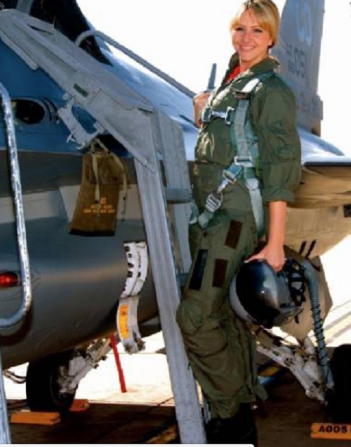 Năm 2016, một nữ phi công khác cũng tên là Amelia Earhart đã lập một kỷ lục thế giới, trở thành người phụ nữ trẻ nhất bay vòng quanh thế giới trên chiếc máy bay một động cơ. Ảnh: ATI.
