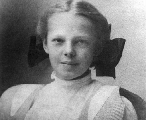 Thời đi học, Amelia Earhart rất giỏi môn khoa học tự nhiên. Ảnh: ATI.