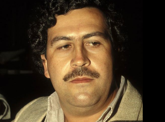 Được biết, mỗi tháng, Pablo Escobar chi khoảng 2.500 USD tiền dây chun buộc các cọc tiền. Ảnh: ATI.
