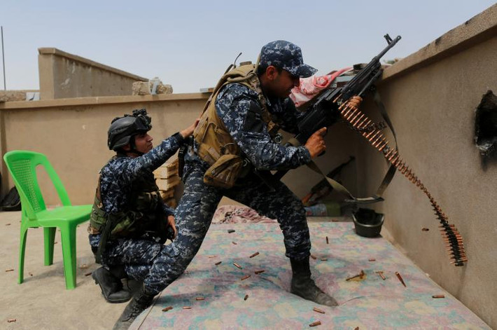 Cảnh sát Iraq trên chiến trường đánh IS ở Tây Mosul.